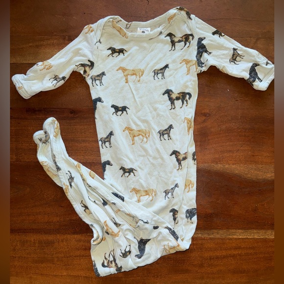 kate quinn Other - Kate Quinn horses sleep gown 0-3m